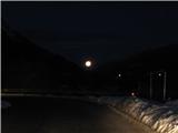 Čar lune,ki zahaja med grebeni zgornjesavske doline