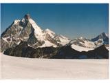 In že smo na ledeniku, še dobro, da ni sonce na ceniku. Pogled na Matterhorn